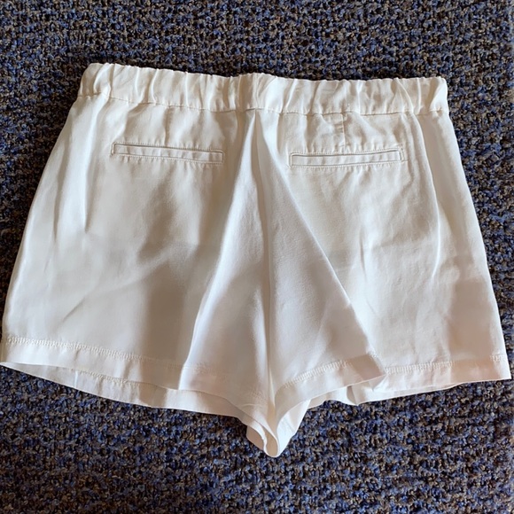 Ann Taylor LOFT linen shorts in beautiful Ivory color. - Picture 3 of 8